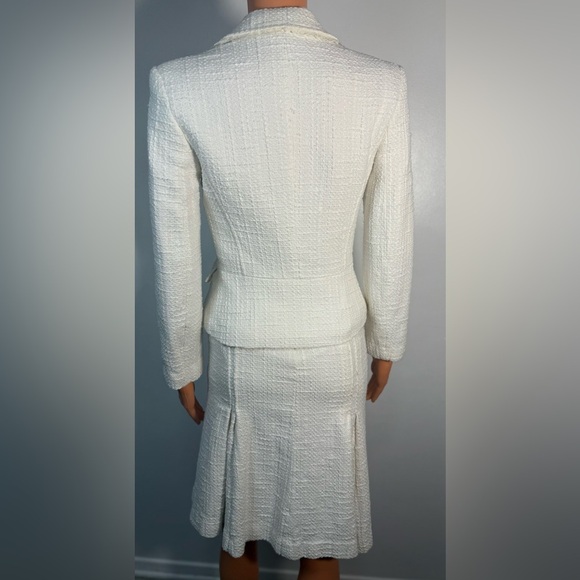 Zara Basic.
This is an elegant two-piece skirt suit crafted. - Picture 3 of 10